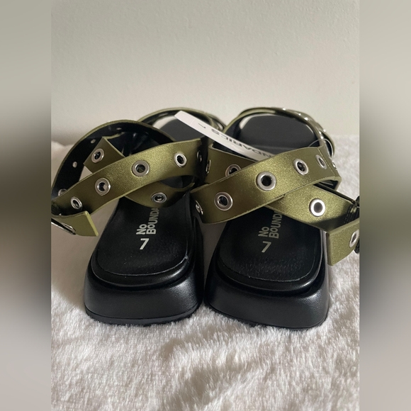 No Boundaries Olive Green Sandals - Picture 4 of 8